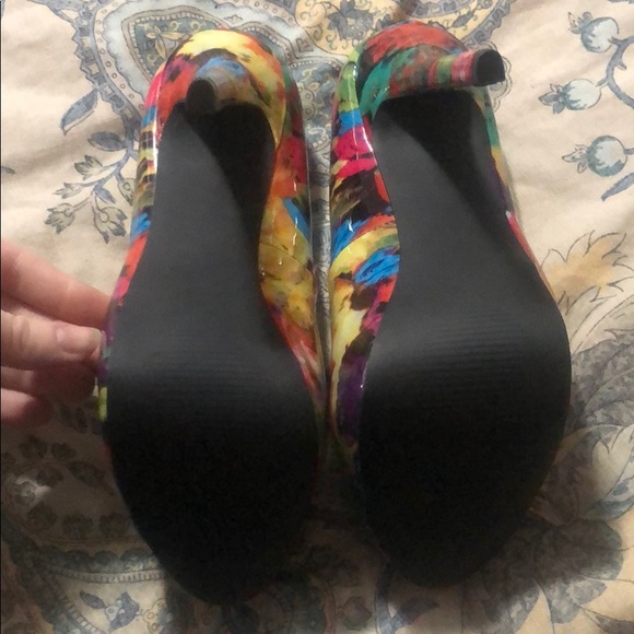 Steve Madden Size 7 Floral Pumps - Picture 4 of 4
